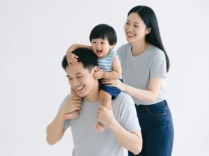 Nên tham gia bảo hiểm nhân thọ cho bố mẹ trước thay vì cho con