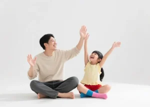 Cha mẹ cần biết gì khi mua bảo hiểm cho bé?