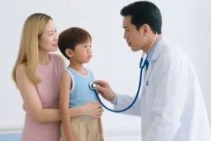Có hay không mua bảo hiểm sức khỏe cho trẻ dưới 1 tuổi?